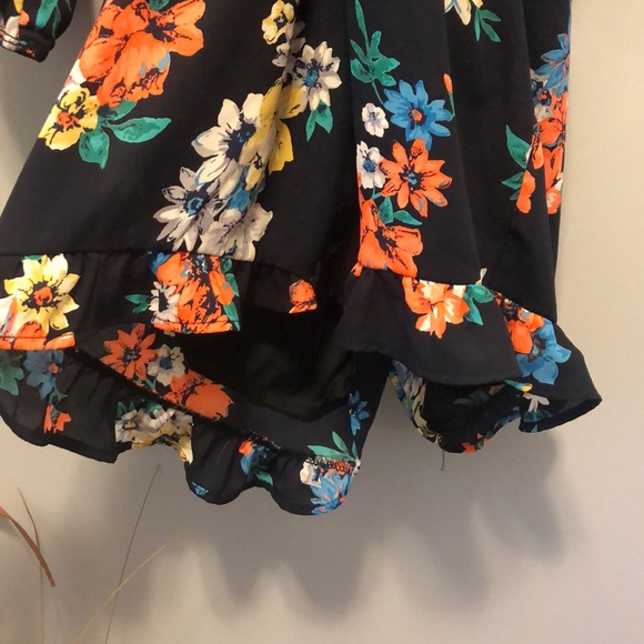 Ruffled bottom romper - Picture 3 of 6